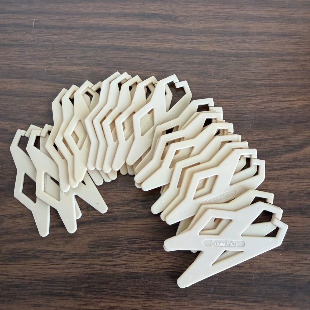 Susan Bates Yarn Bobbins Cream Plastic Lot of 19